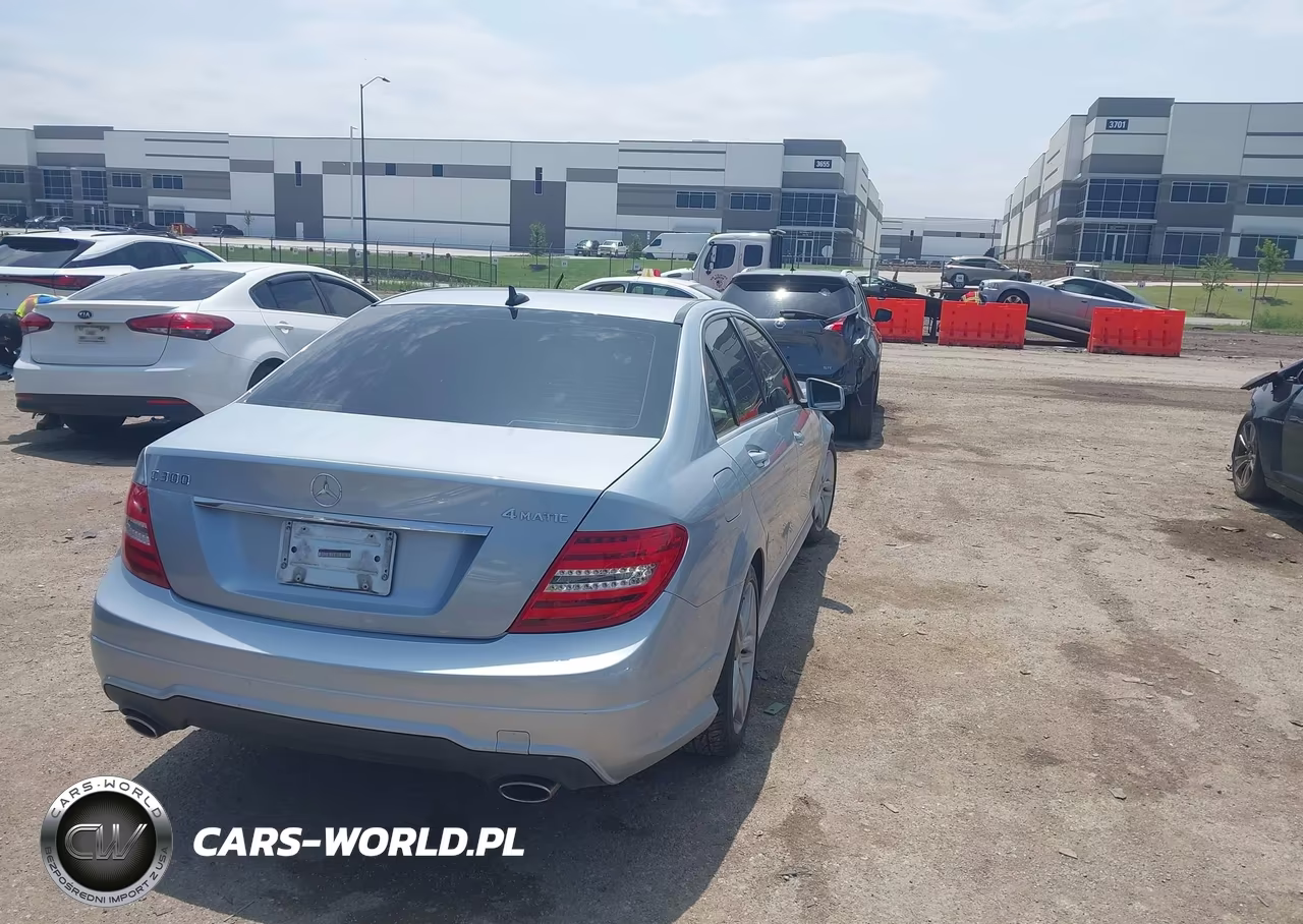 2014 Mercedes-Benz C 300 Sport 4Matic VIN:WDDGF8ABXER302531 - 4