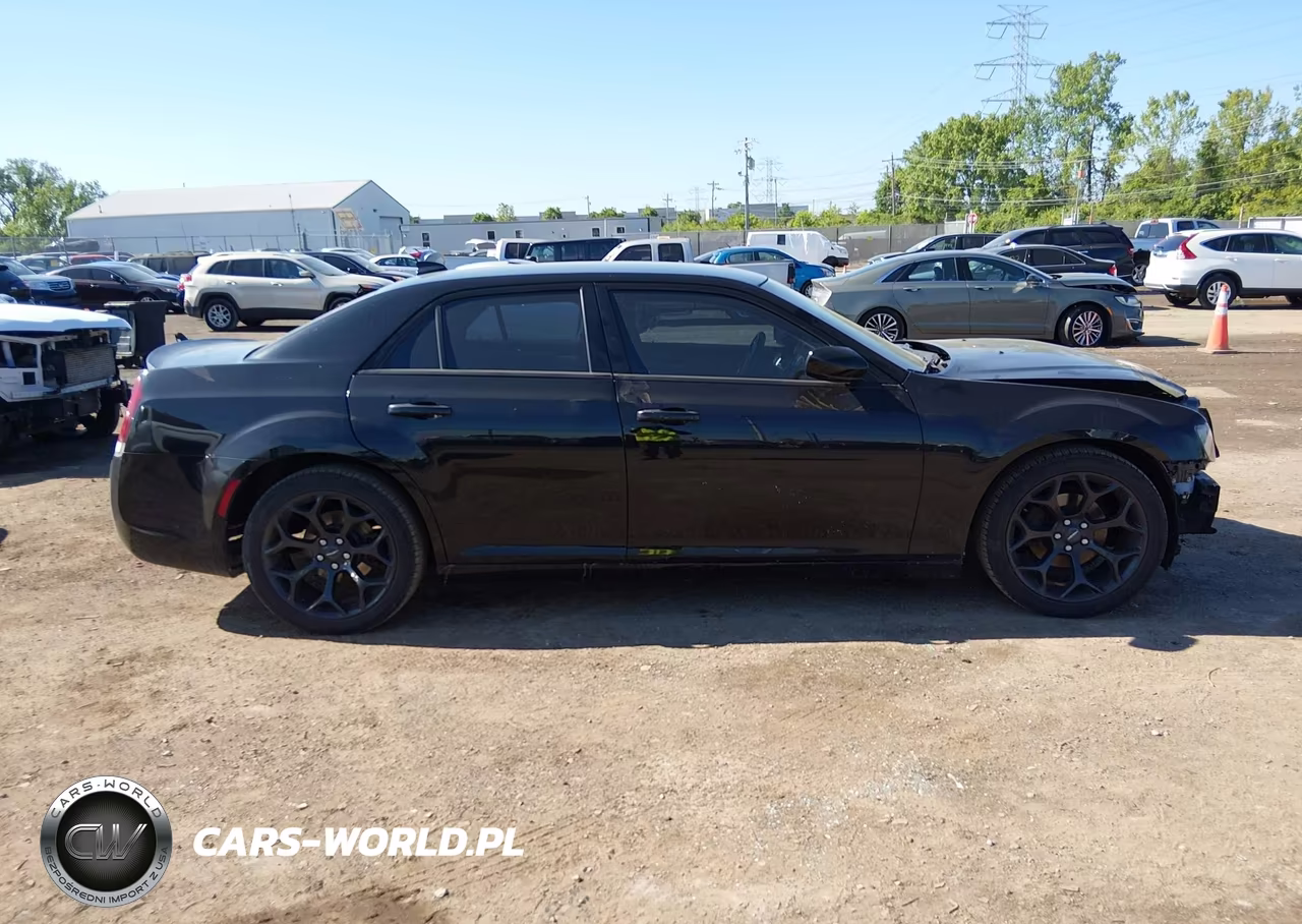 2019 Chrysler 300 Touring VIN:2C3CCAAG8KH758919 - 14