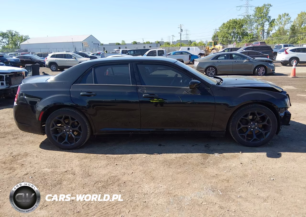 2019 Chrysler 300 Touring VIN:2C3CCAAG8KH758919 - 15