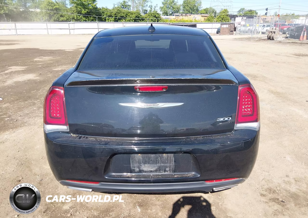2019 Chrysler 300 Touring VIN:2C3CCAAG8KH758919 - 17