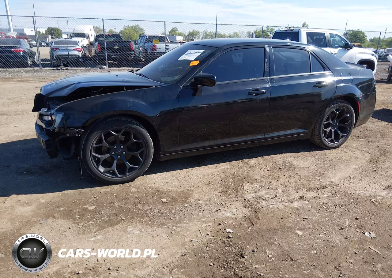2019 Chrysler 300 Touring VIN:2C3CCAAG8KH758919 - 2