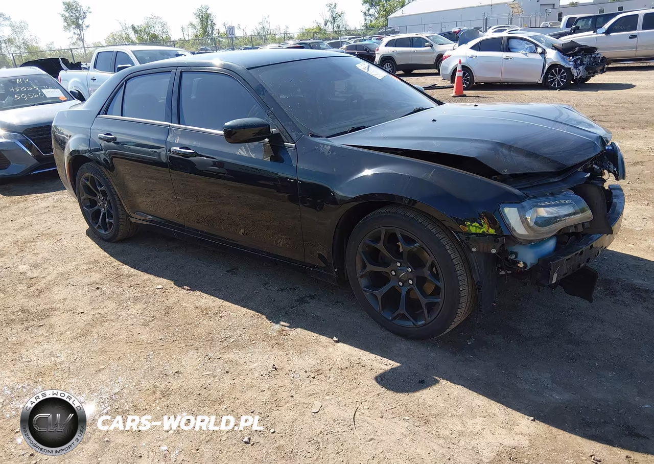 2019 Chrysler 300 Touring VIN:2C3CCAAG8KH758919 - 3