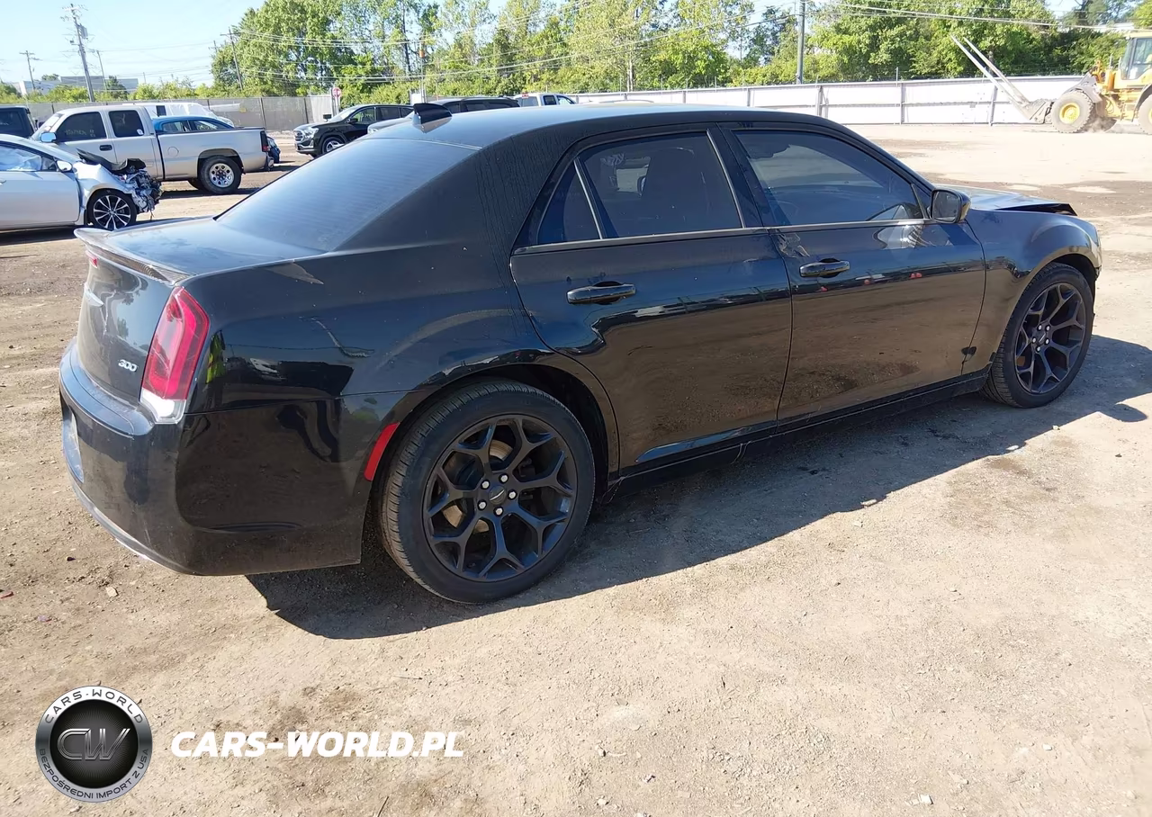 2019 Chrysler 300 Touring VIN:2C3CCAAG8KH758919 - 4