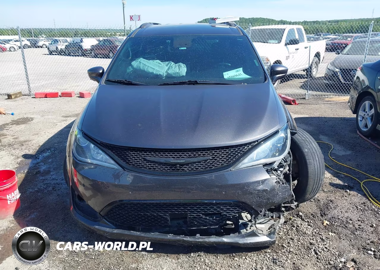 2020 Chrysler Pacifica Touring L Plus VIN:2C4RC1EG0LR103018 - 12