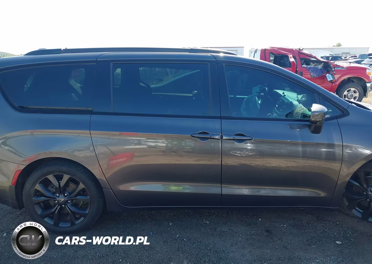 2020 Chrysler Pacifica Touring L Plus VIN:2C4RC1EG0LR103018 - 13