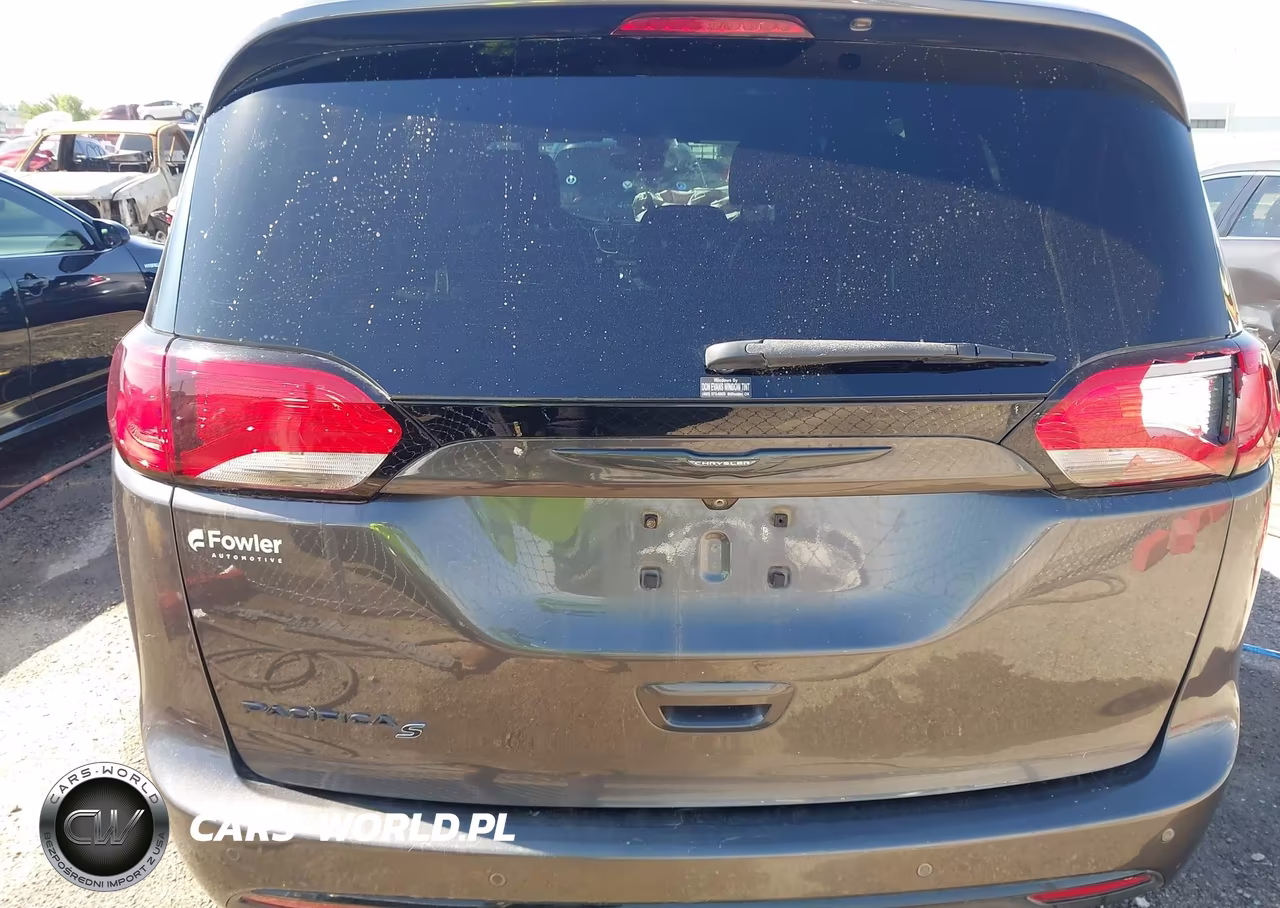 2020 Chrysler Pacifica Touring L Plus VIN:2C4RC1EG0LR103018 - 16