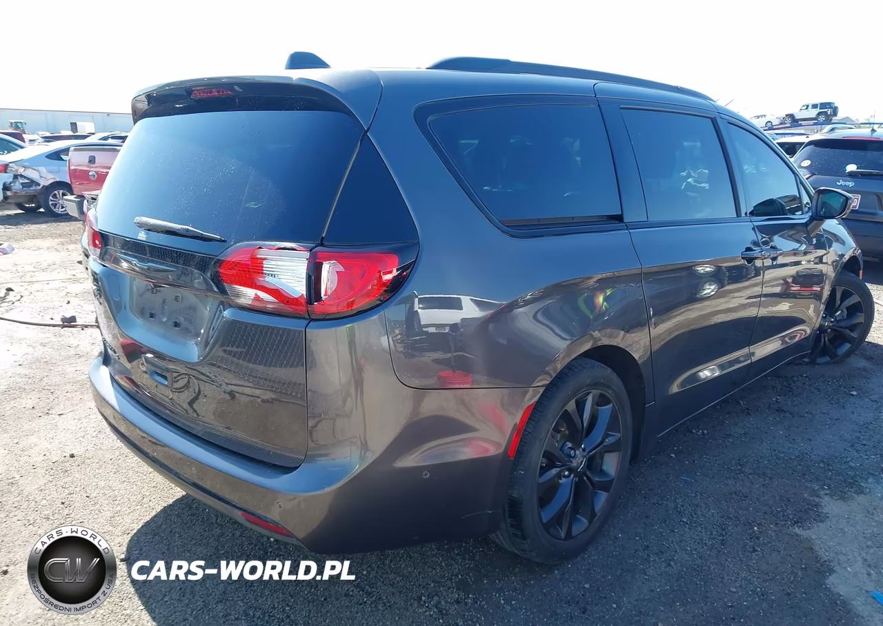 2020 Chrysler Pacifica Touring L Plus VIN:2C4RC1EG0LR103018 - 4