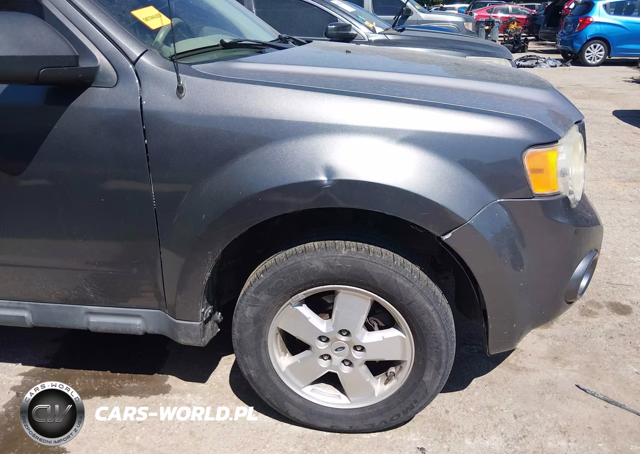 2011 Ford Escape Xls VIN:1FMCU0C76BKA68123 - 17