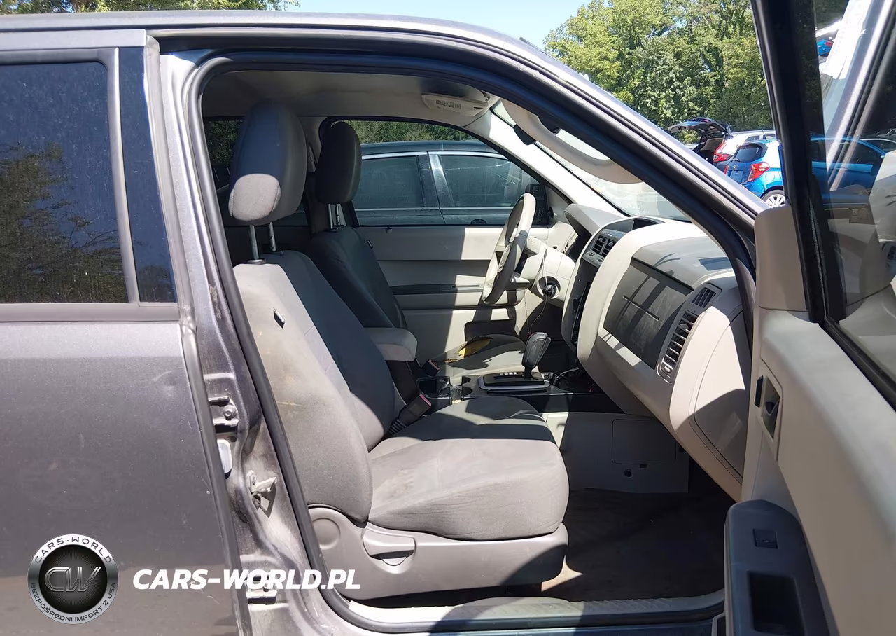 2011 Ford Escape Xls VIN:1FMCU0C76BKA68123 - 5