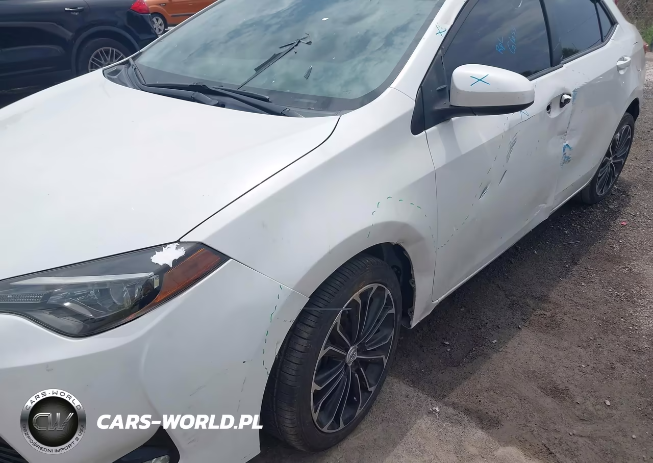 2019 Toyota Corolla Le VIN:5YFBURHE5KP883443 - 17
