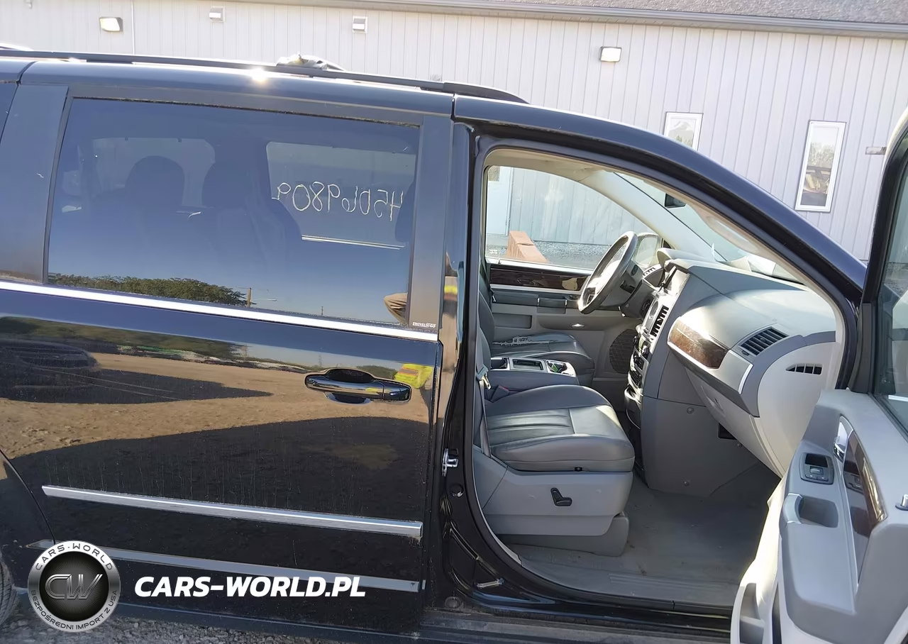 2010 Chrysler Town & Country Touring VIN:2A4RR5D17AR108999 - 5