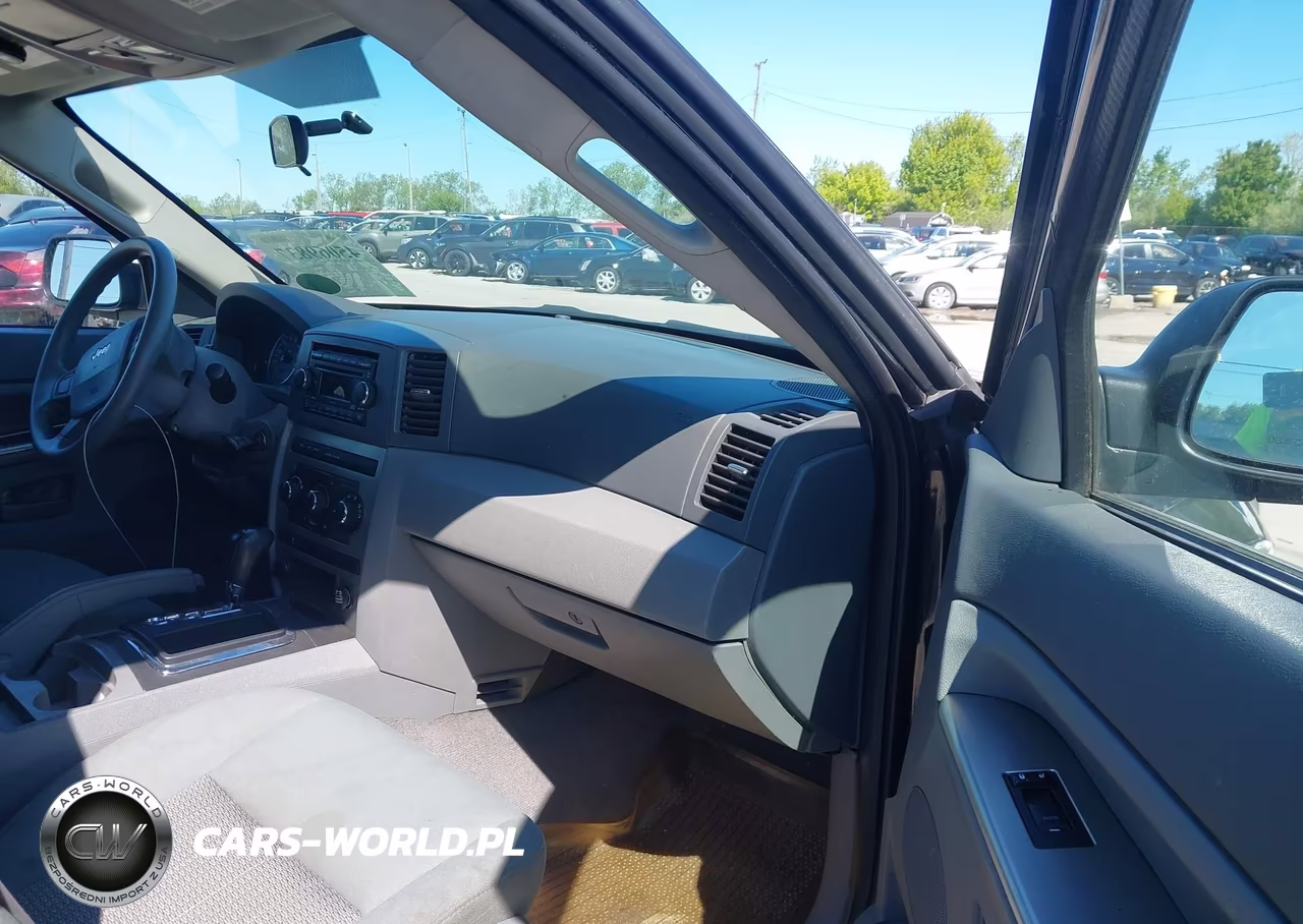 2007 Jeep Grand Cherokee Laredo VIN:1J8GR48K97C680273 - 5