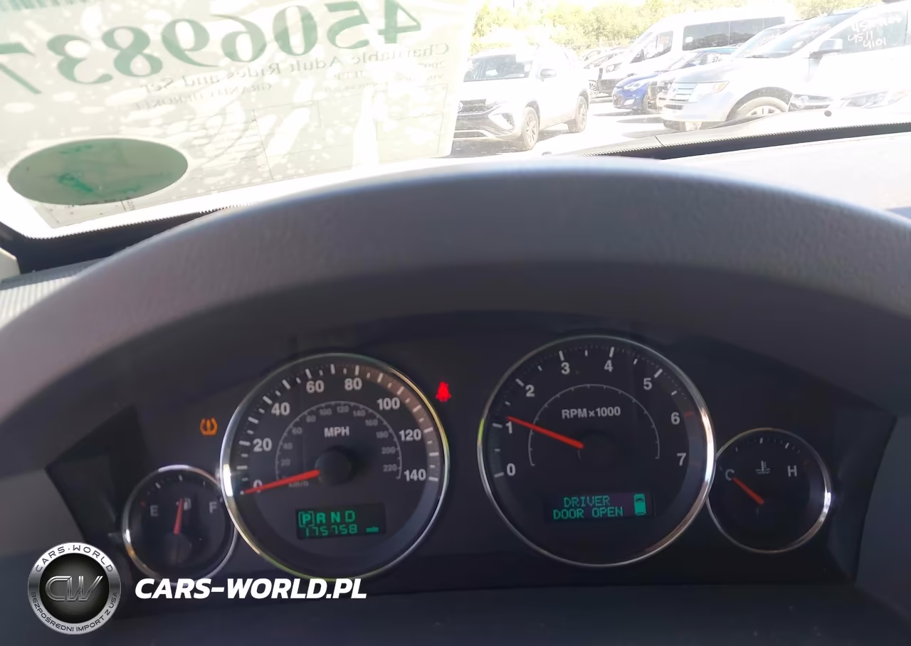 2007 Jeep Grand Cherokee Laredo VIN:1J8GR48K97C680273 - 7