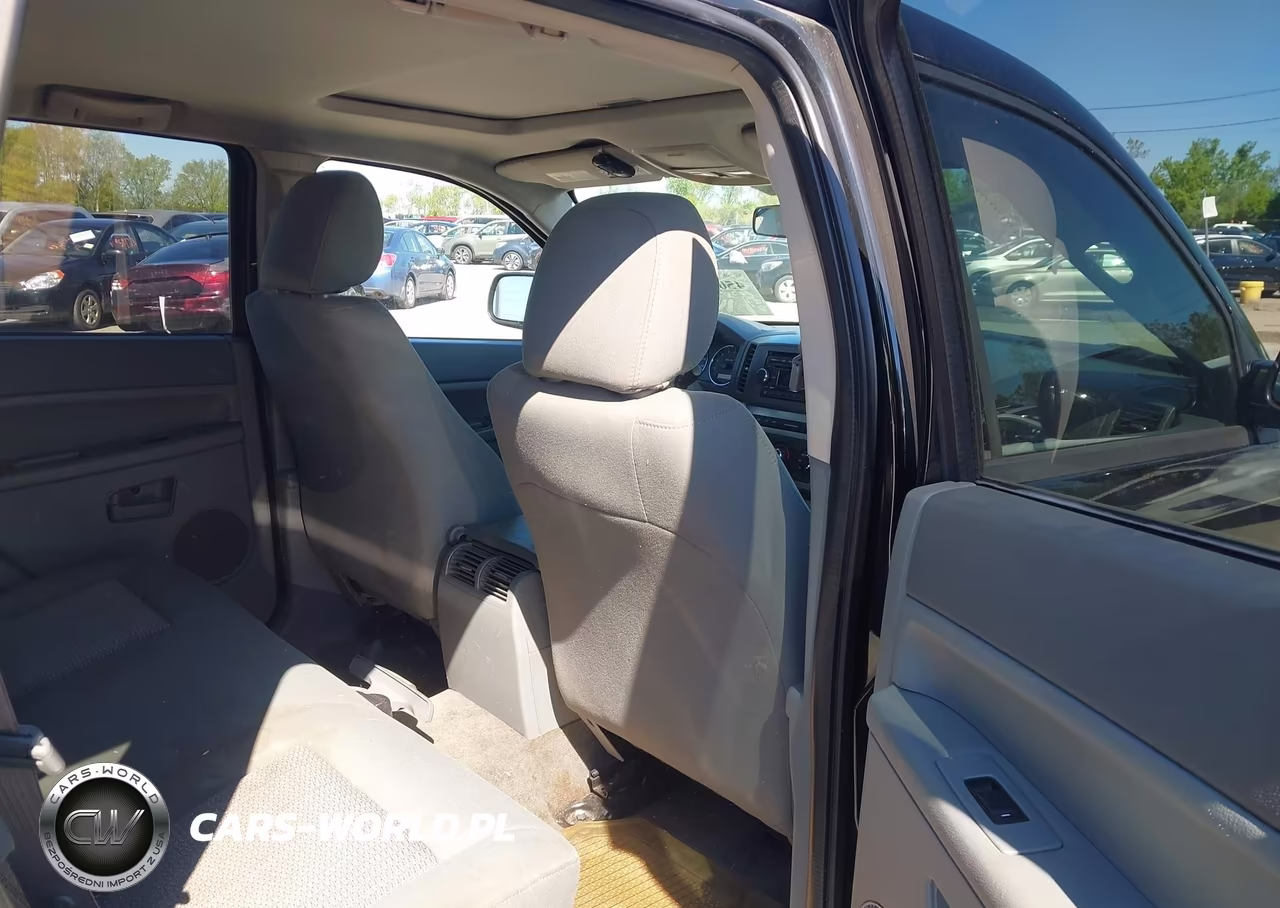 2007 Jeep Grand Cherokee Laredo VIN:1J8GR48K97C680273 - 8