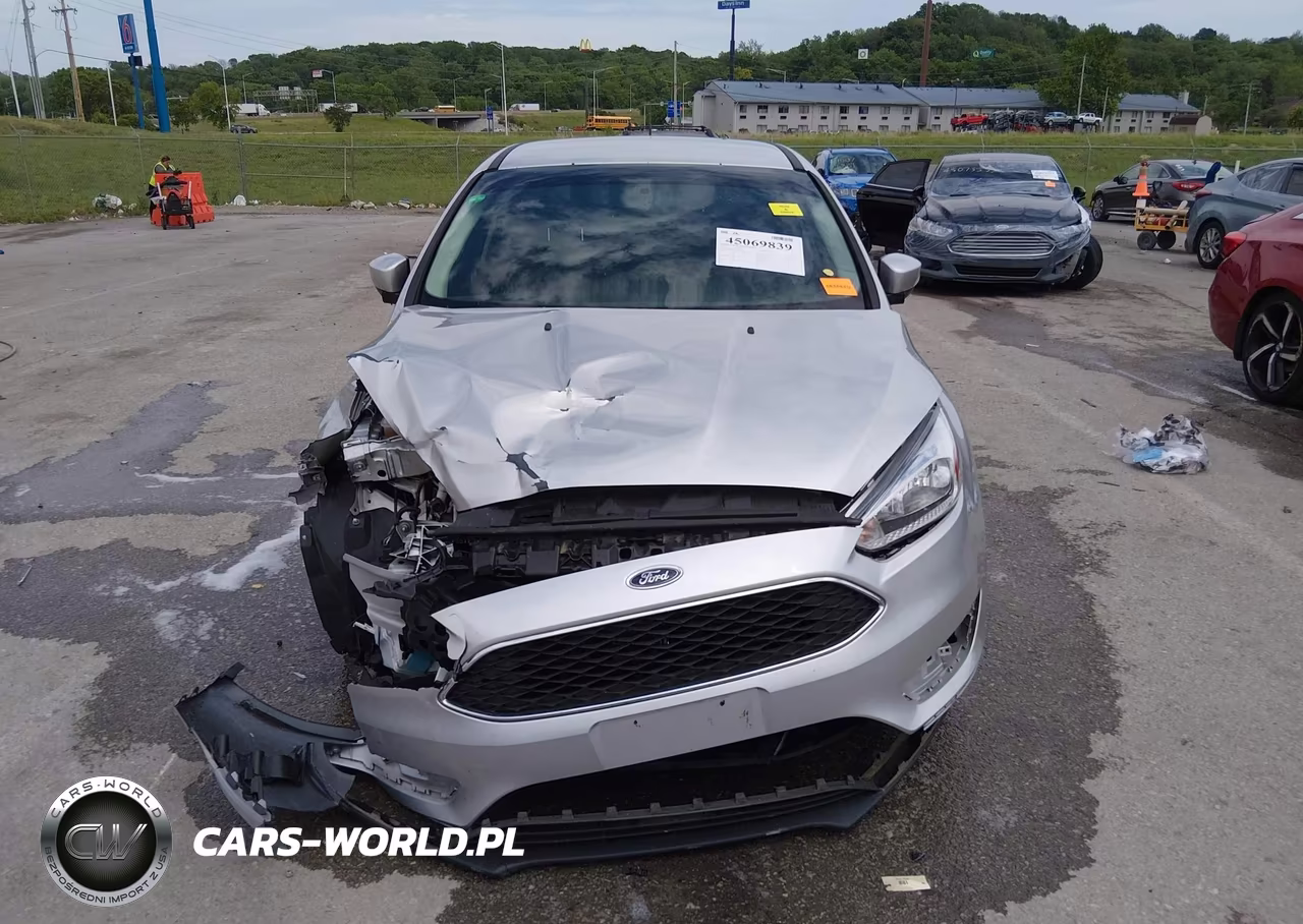 2017 Ford Focus Se VIN:1FADP3K22HL259036 - 12
