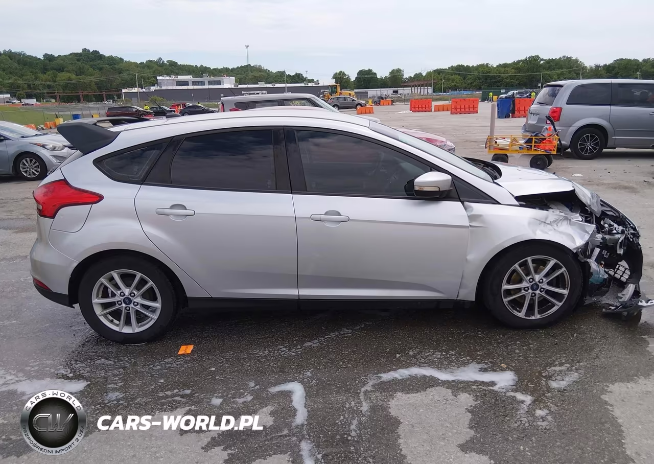 2017 Ford Focus Se VIN:1FADP3K22HL259036 - 13