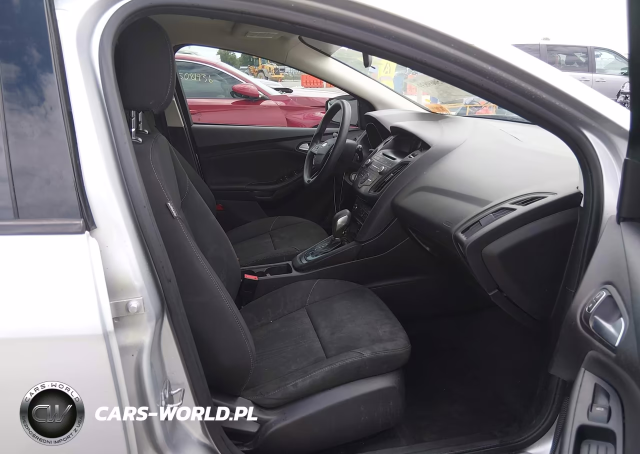 2017 Ford Focus Se VIN:1FADP3K22HL259036 - 5