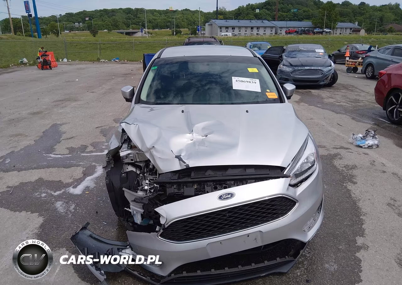 2017 Ford Focus Se VIN:1FADP3K22HL259036 - 6