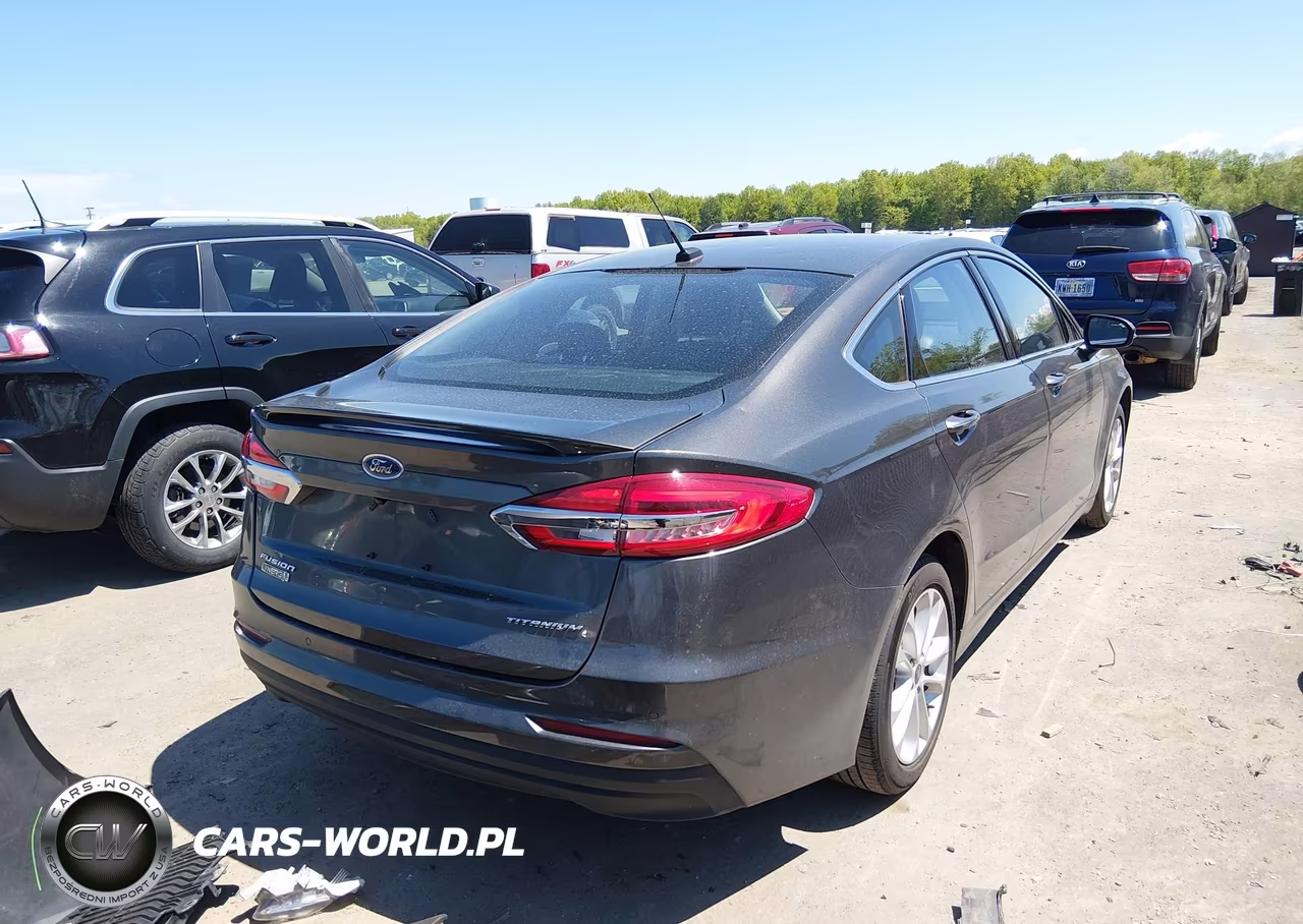 2019 Ford Fusion Energi Titanium VIN:3FA6P0SU5KR236187 - 4