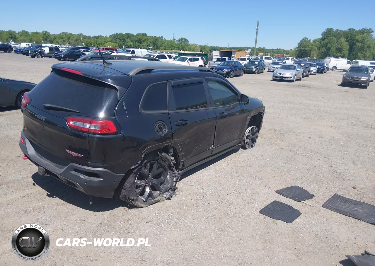 2015 Jeep Cherokee Trailhawk VIN:1C4PJMBS3FW633678 - 4