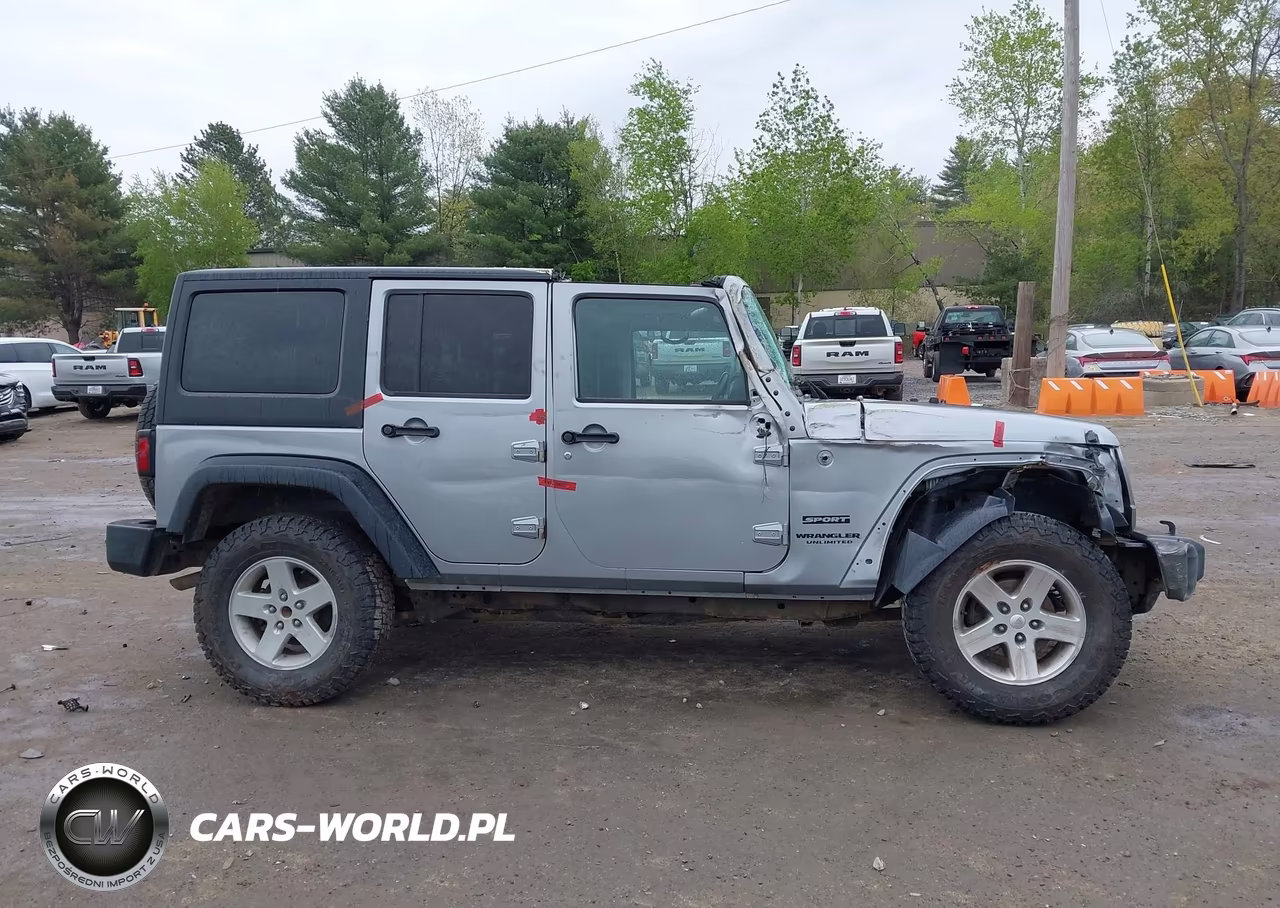 2016 Jeep Wrangler Unlimited Sport VIN:1C4BJWDG3GL127740 - 13