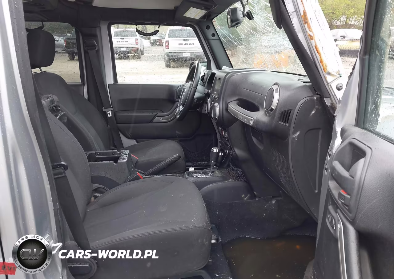 2016 Jeep Wrangler Unlimited Sport VIN:1C4BJWDG3GL127740 - 5