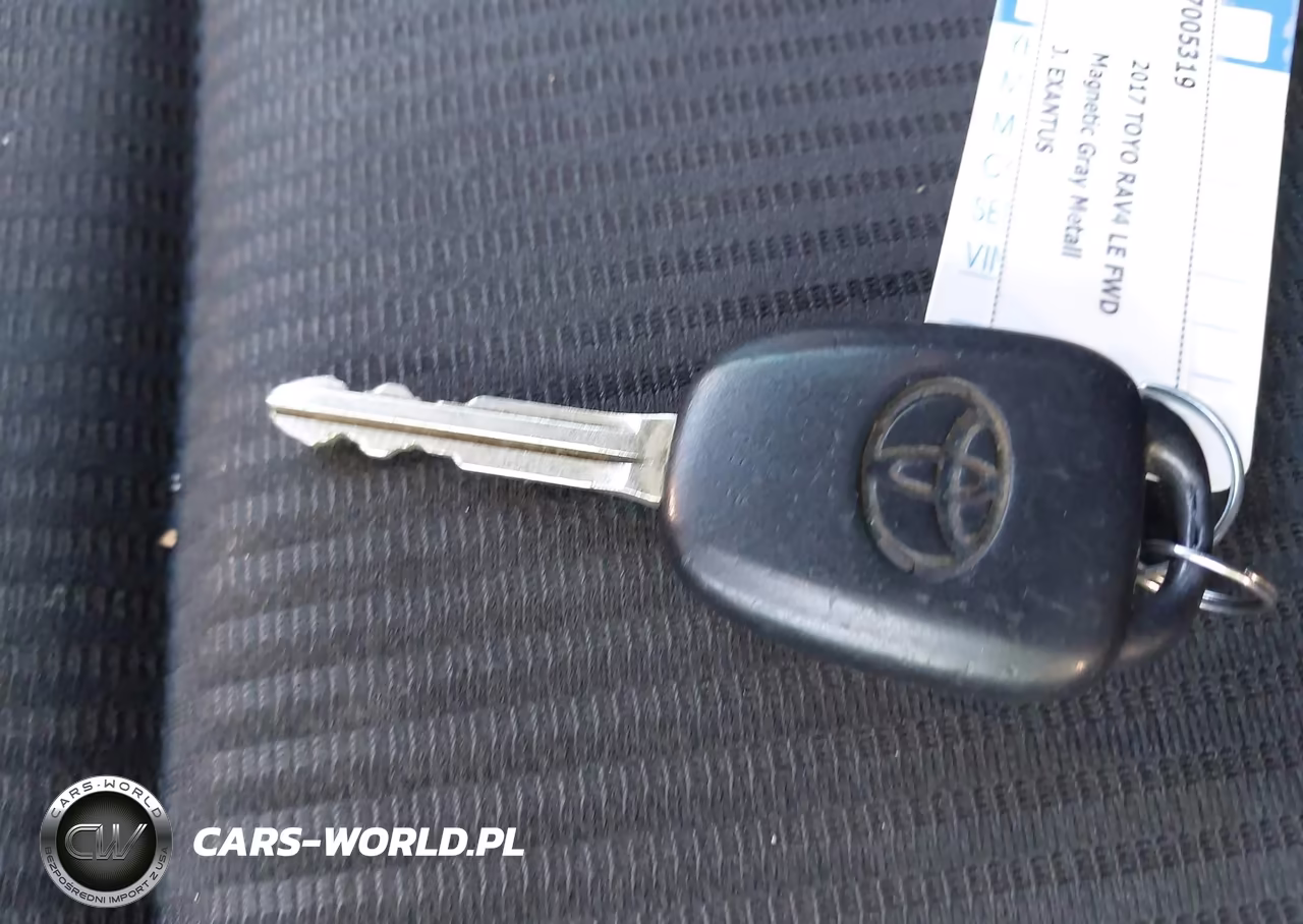2017 Toyota Rav4 Le VIN:JTMZFREV5HJ142347 - 11