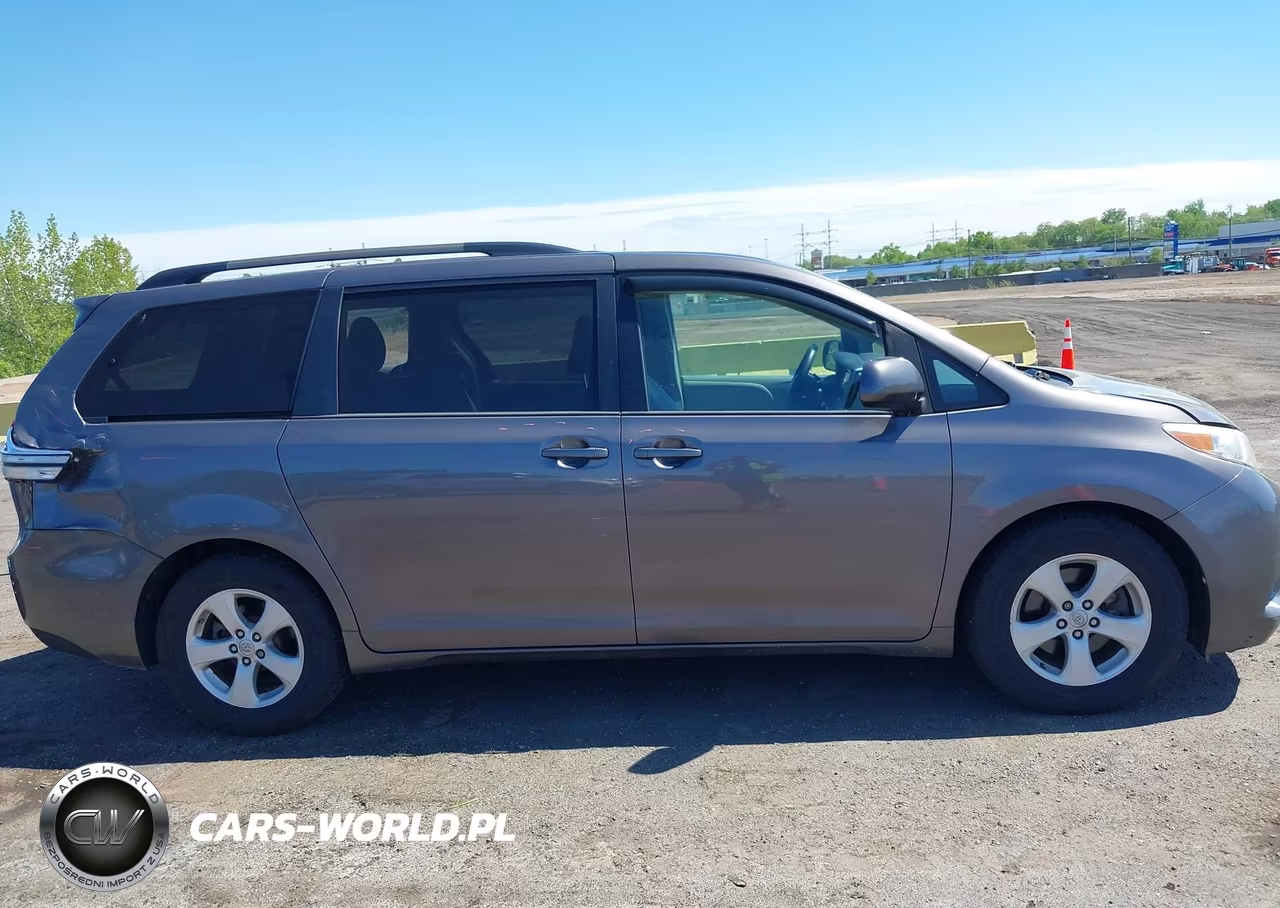 2015 Toyota Sienna Le 8 Passenger VIN:5TDKK3DC5FS684994 - 13