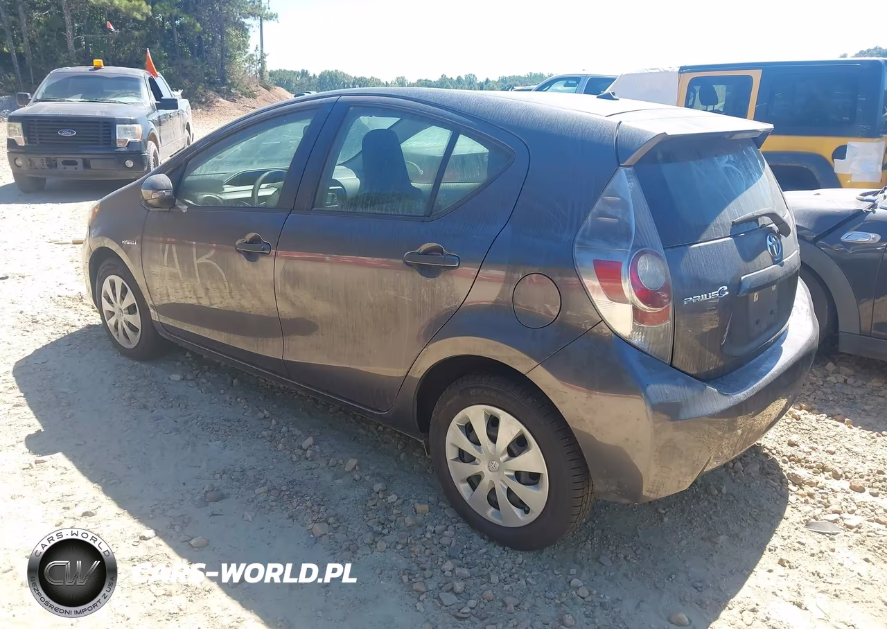 2013 Toyota Prius C One VIN:JTDKDTB32D1556431 - 3