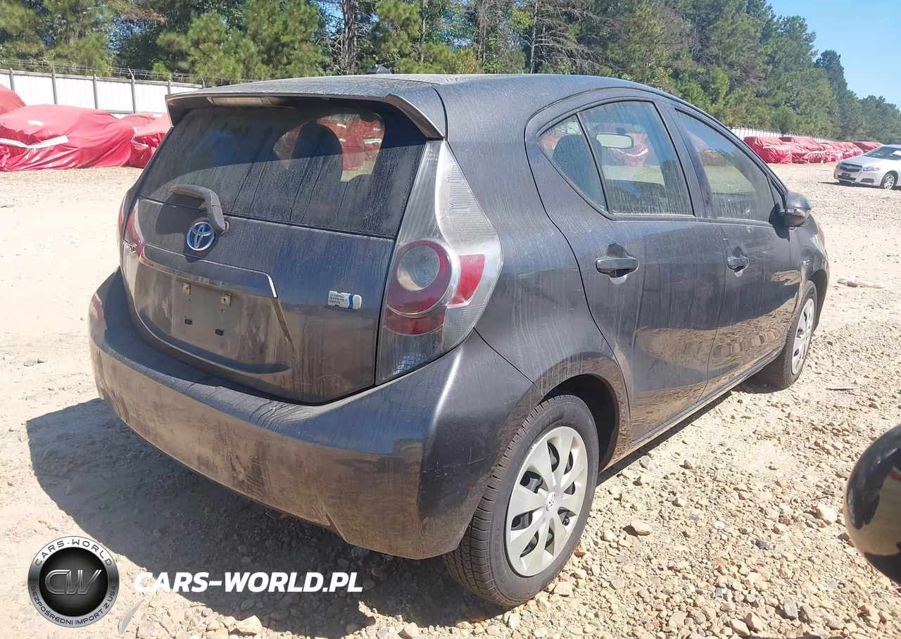 2013 Toyota Prius C One VIN:JTDKDTB32D1556431 - 4