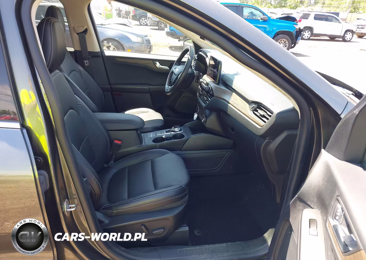 2020 Ford Escape Titanium VIN:1FMCU9J93LUA30914 - 5