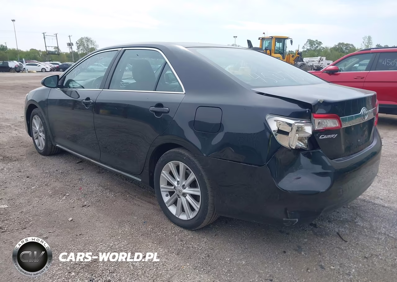 2013 Toyota Camry Xle VIN:4T4BF1FK1DR319588 - 3