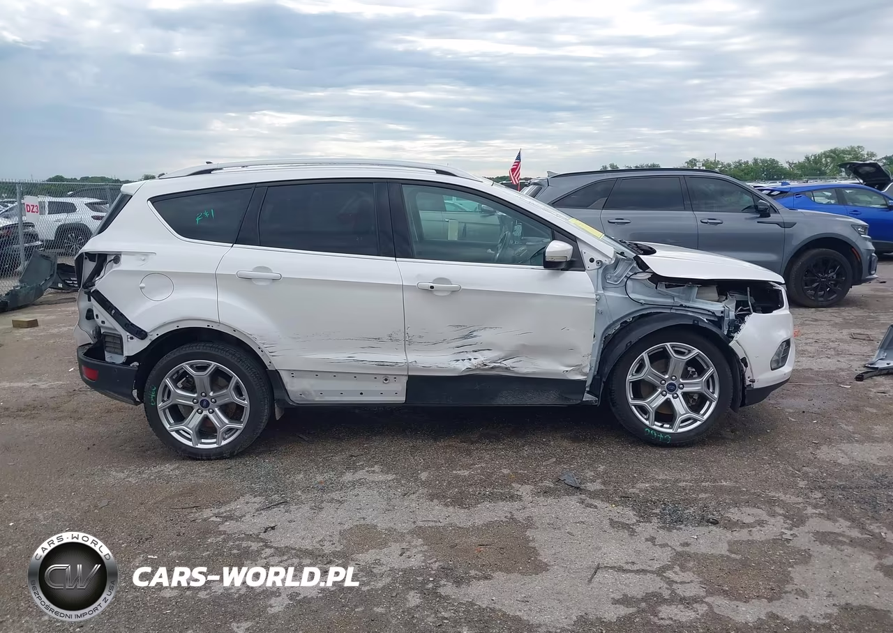 2018 Ford Escape Titanium VIN:1FMCU0J96JUD20394 - 14