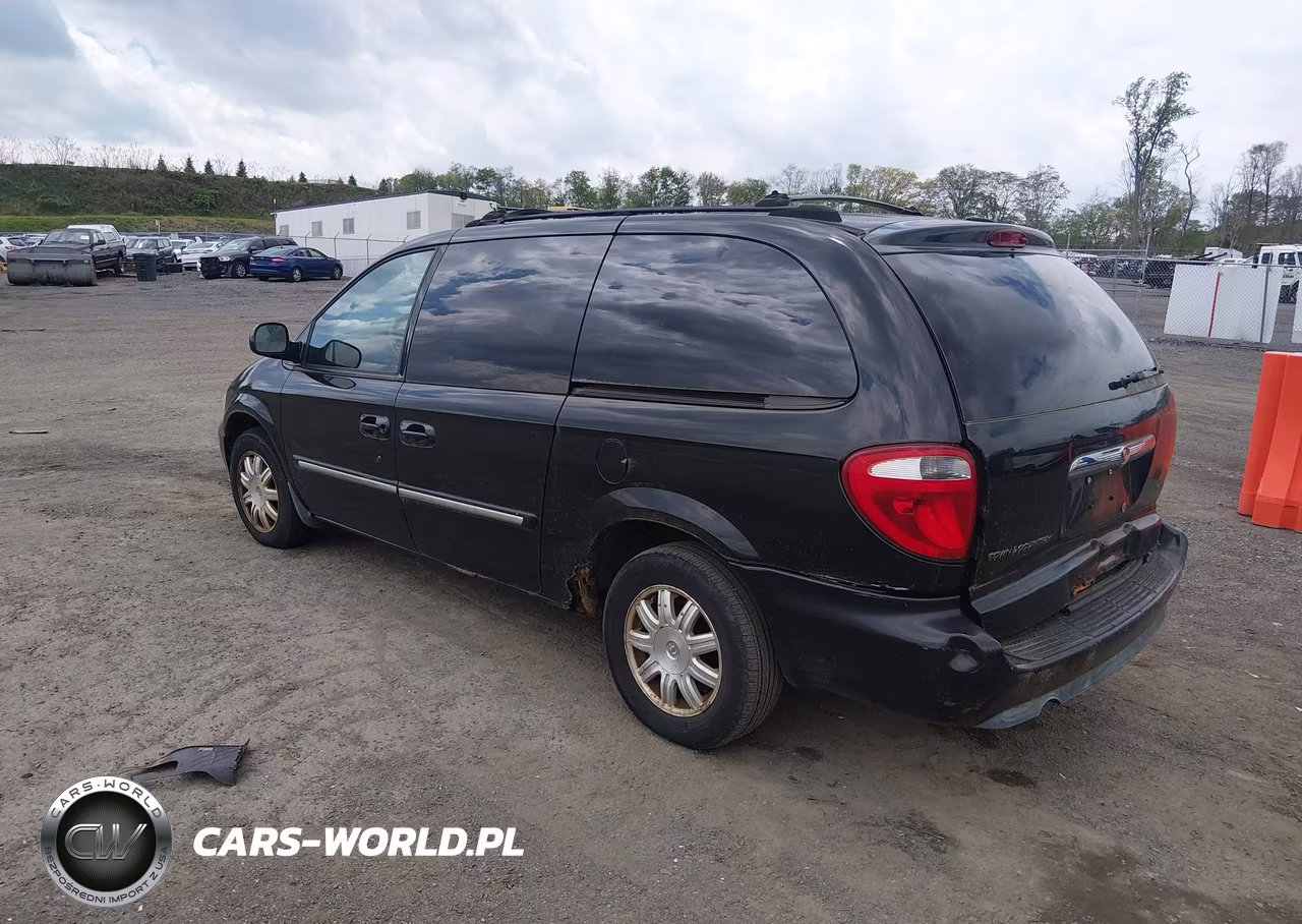 2005 Chrysler Town & Country Touring VIN:2C4GP54L15R501844 - 3