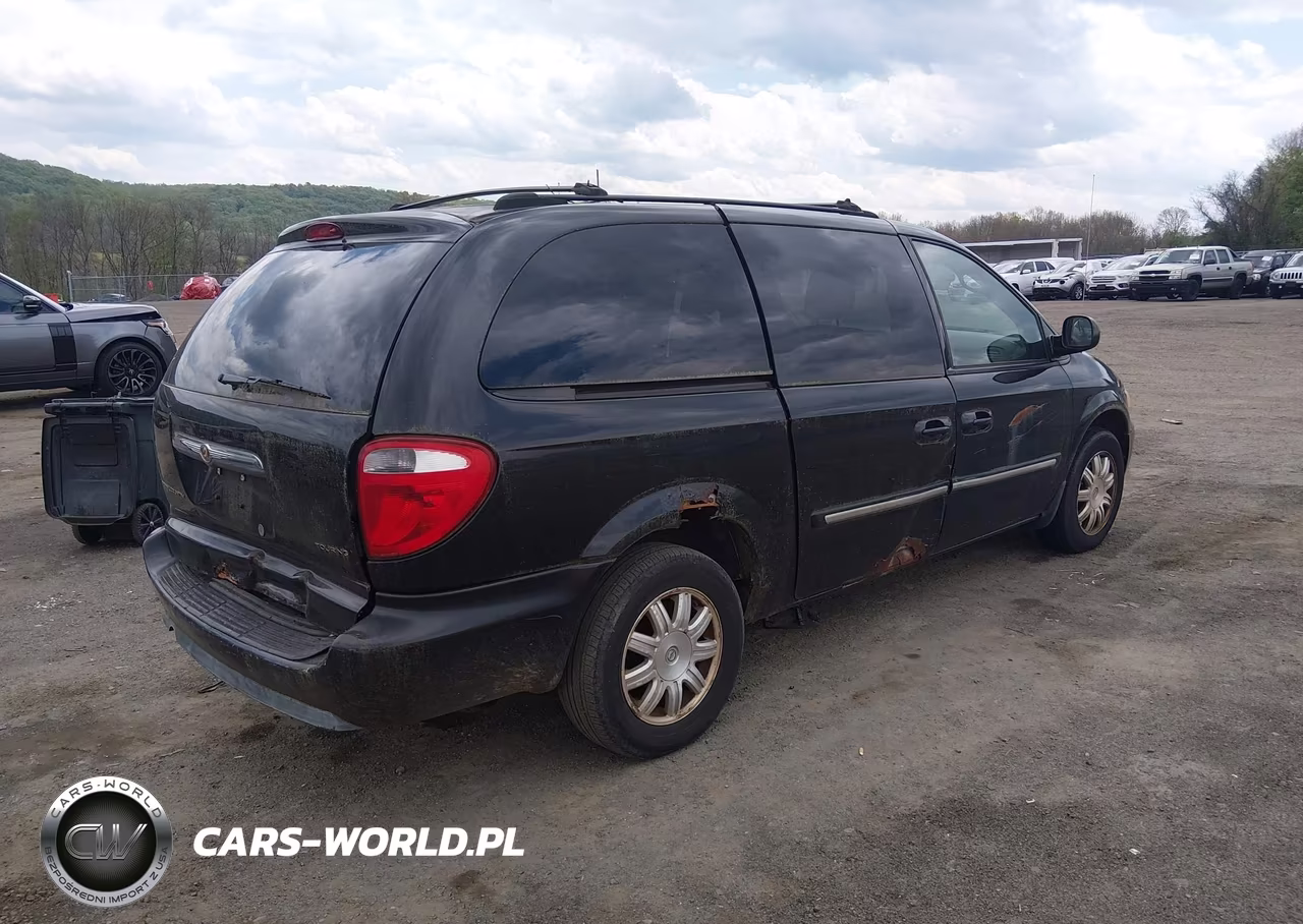 2005 Chrysler Town & Country Touring VIN:2C4GP54L15R501844 - 4