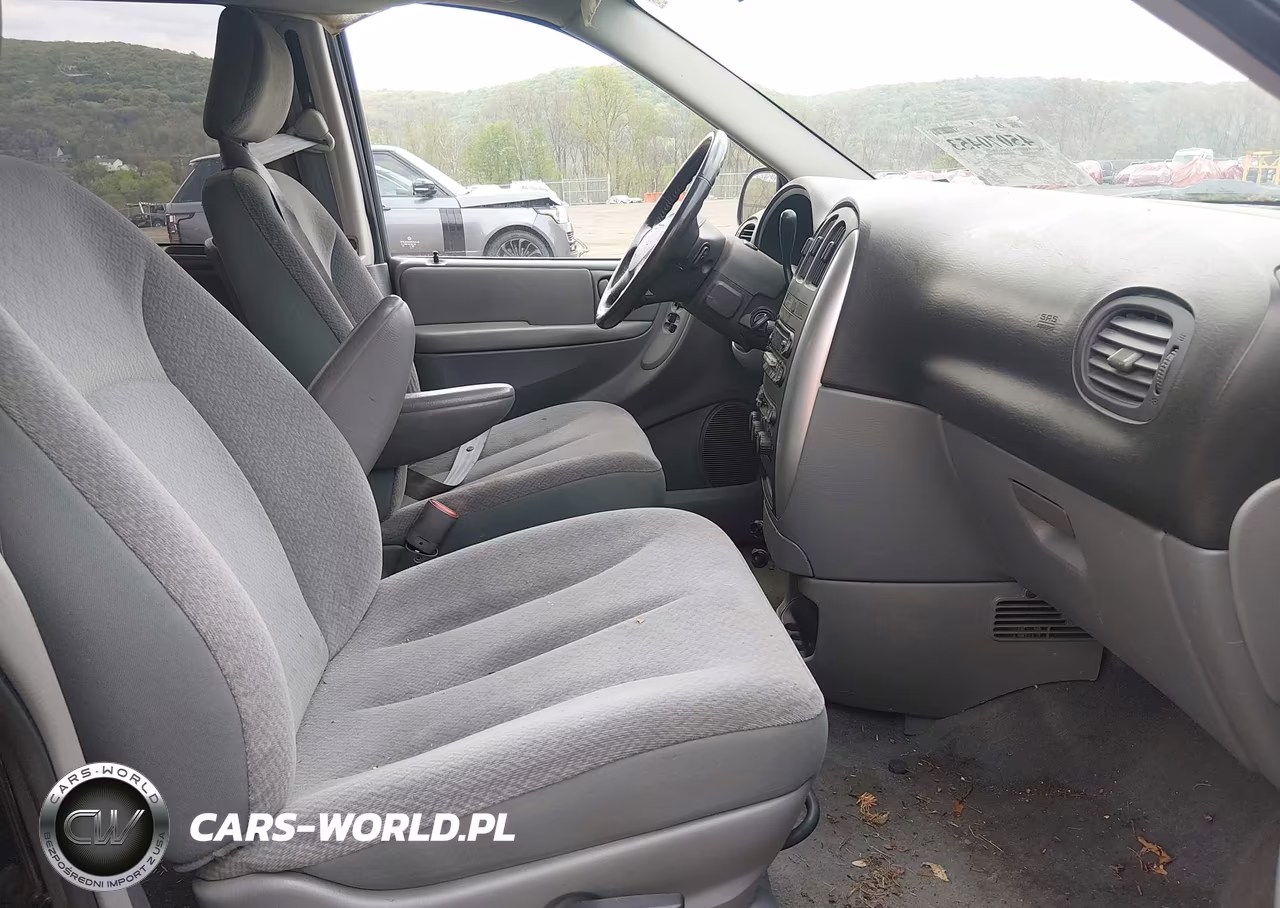 2005 Chrysler Town & Country Touring VIN:2C4GP54L15R501844 - 5
