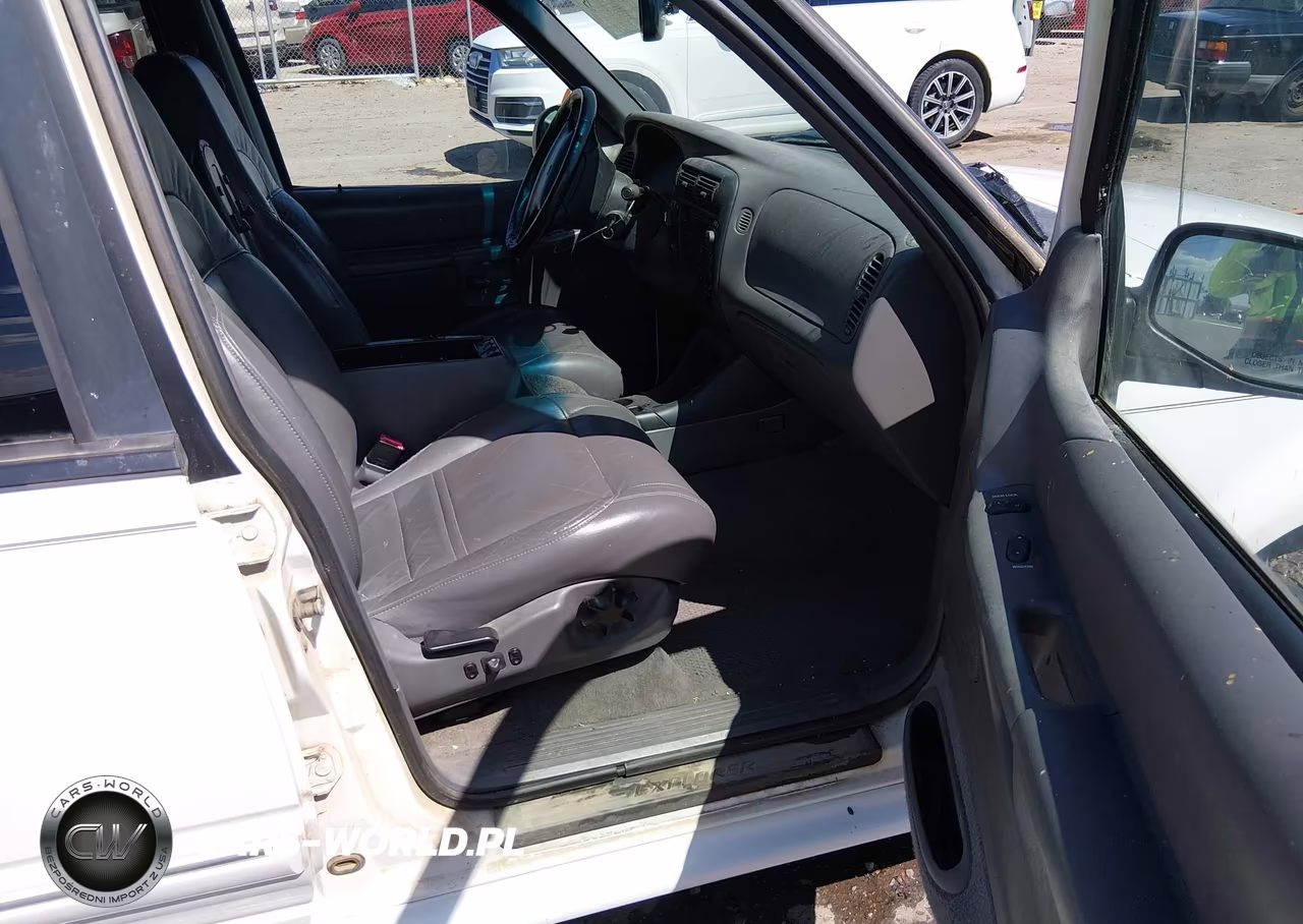 1999 Ford Explorer Eddie Bauer-Limited-Xlt VIN:1FMDU34E6XZA45555 - 5