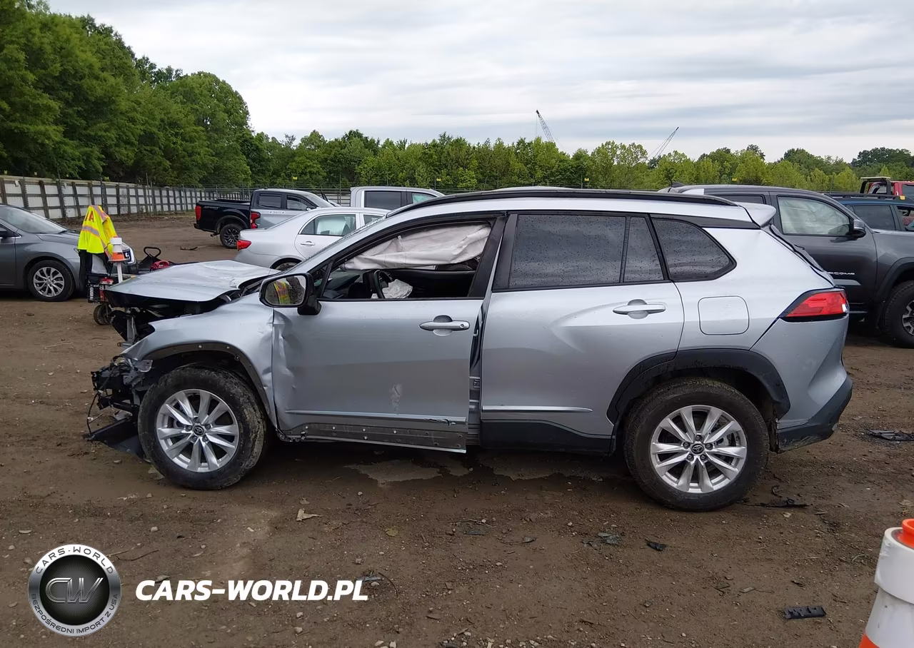 2022 Toyota Corolla Cross Le VIN:7MUCAABG2NV008993 - 15