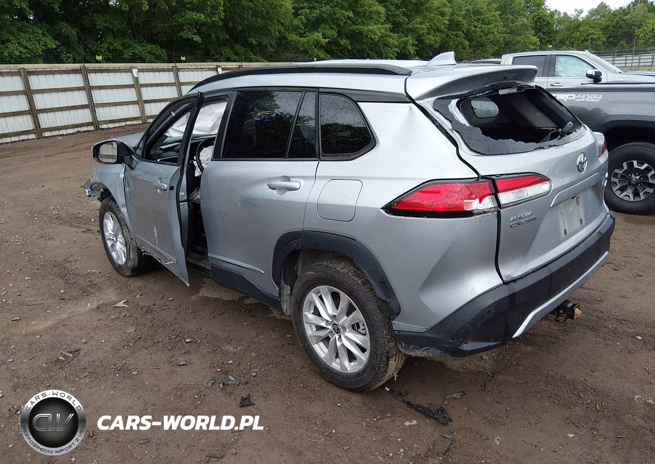 2022 Toyota Corolla Cross Le VIN:7MUCAABG2NV008993 - 3