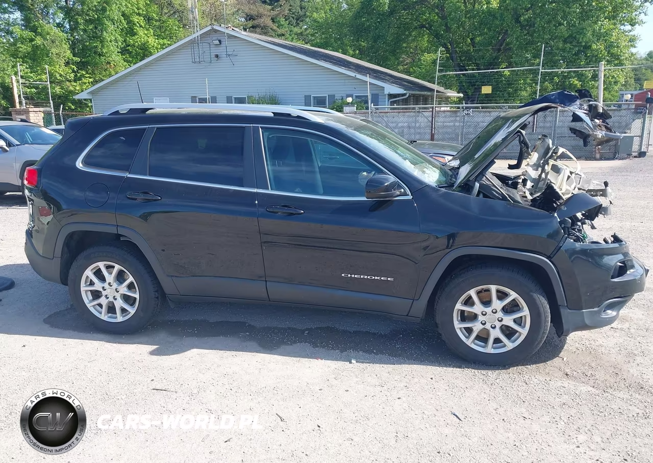 2017 Jeep Cherokee Latitude 4X4 VIN:1C4PJMCBXHW543431 - 14