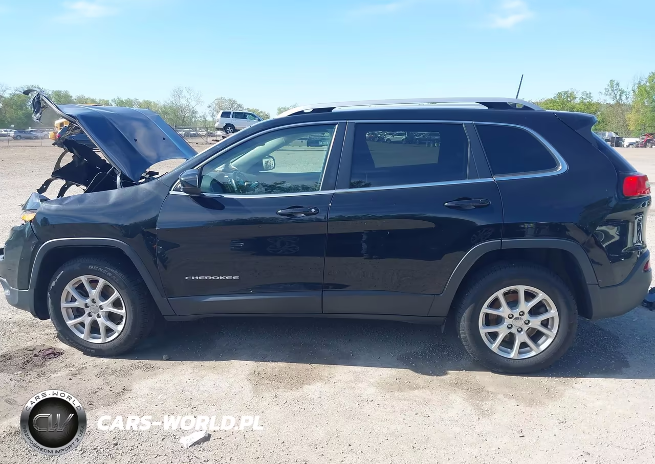 2017 Jeep Cherokee Latitude 4X4 VIN:1C4PJMCBXHW543431 - 15