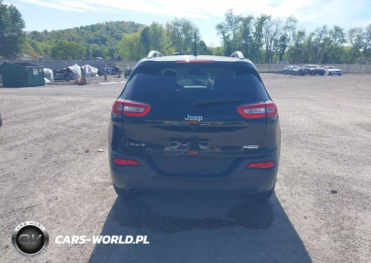 2017 Jeep Cherokee Latitude 4X4 VIN:1C4PJMCBXHW543431 - 17