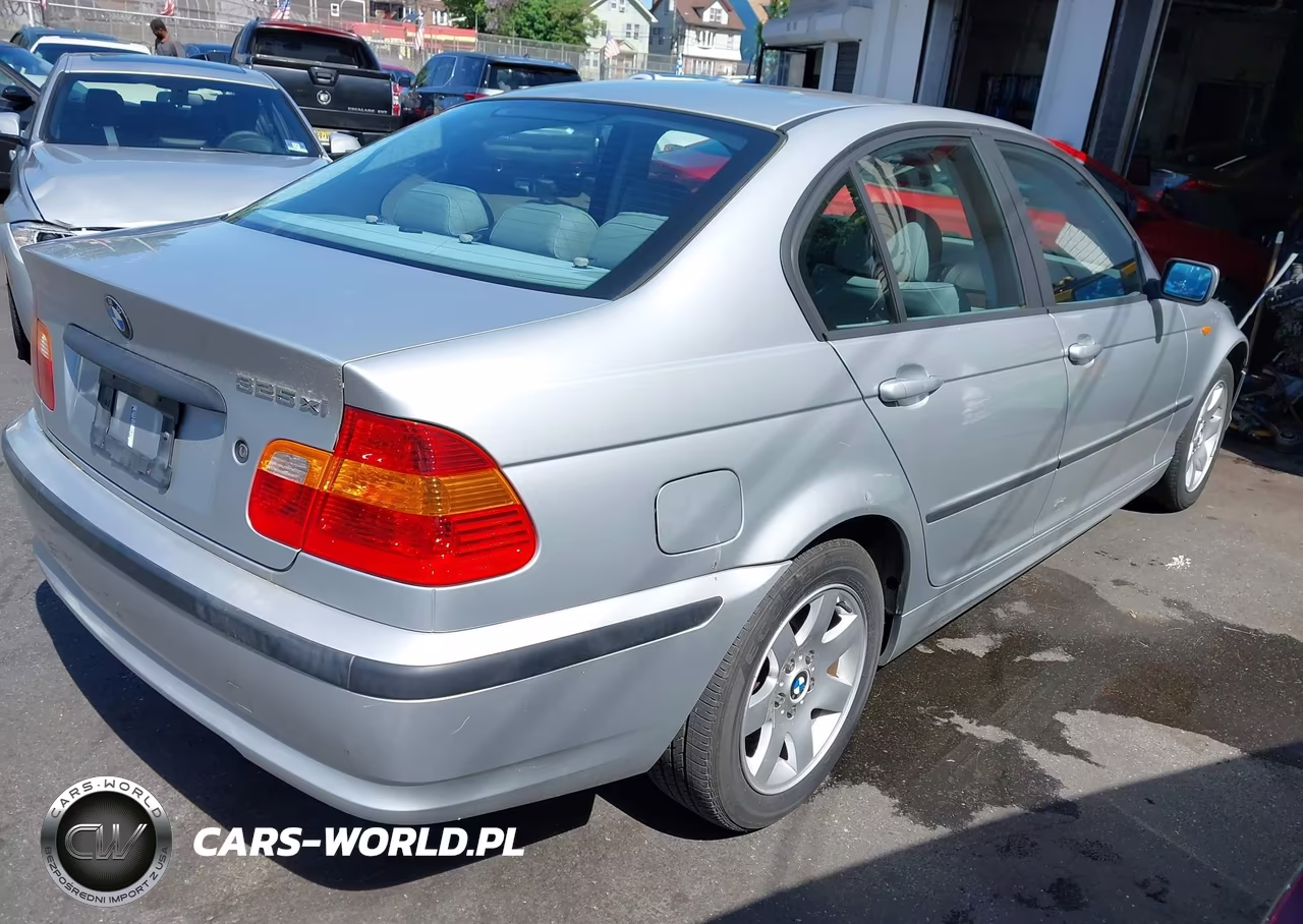 2003 BMW 325Xi VIN:WBAEU33473PM52269 - 4