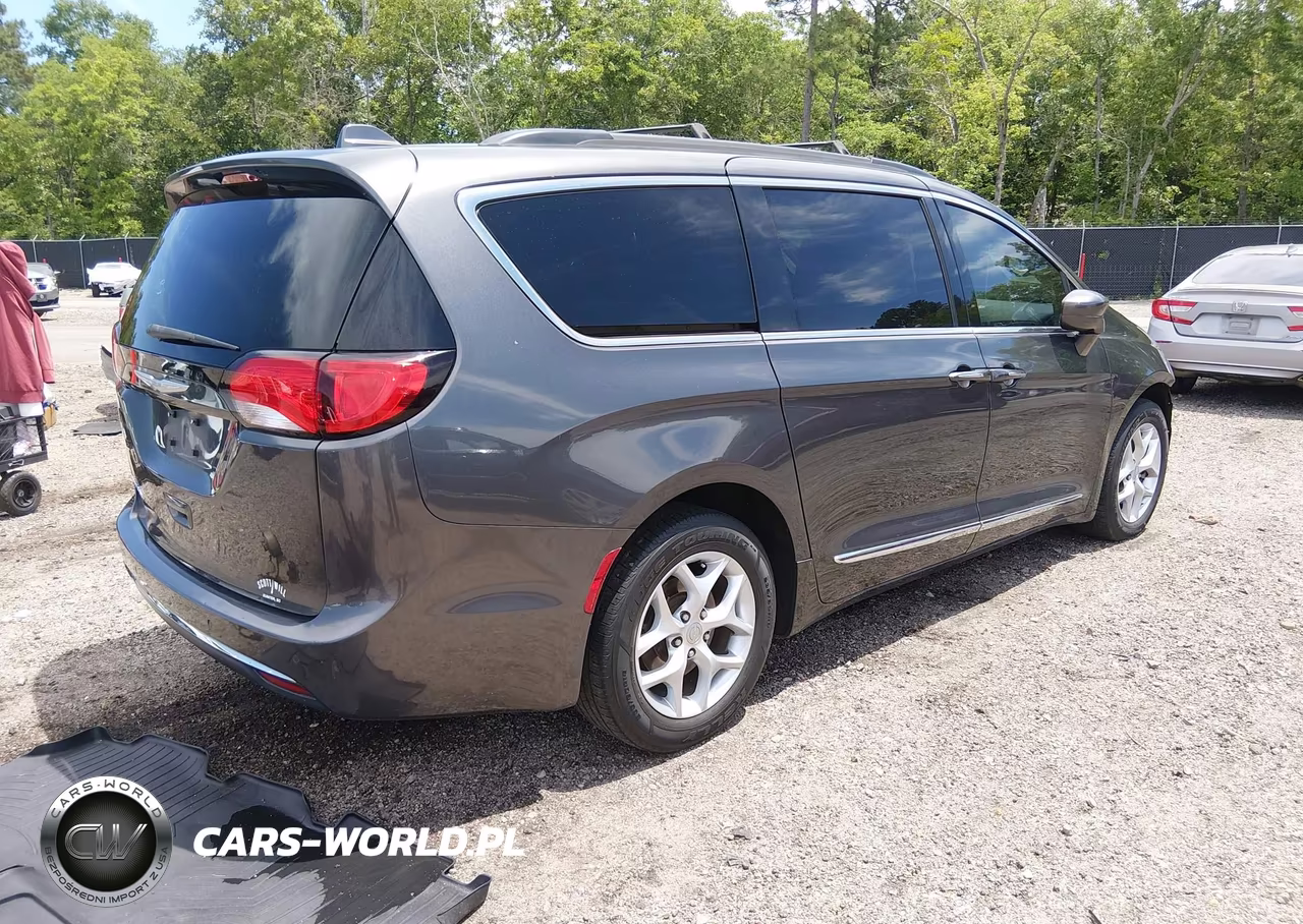 2017 Chrysler Pacifica Touring-L VIN:2C4RC1BG5HR506911 - 4