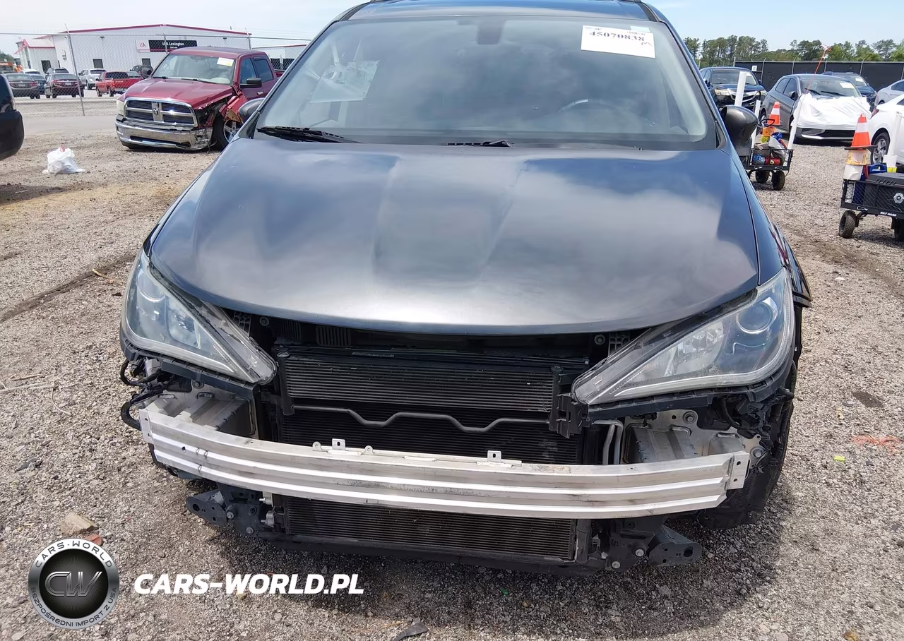2017 Chrysler Pacifica Touring-L VIN:2C4RC1BG5HR506911 - 6