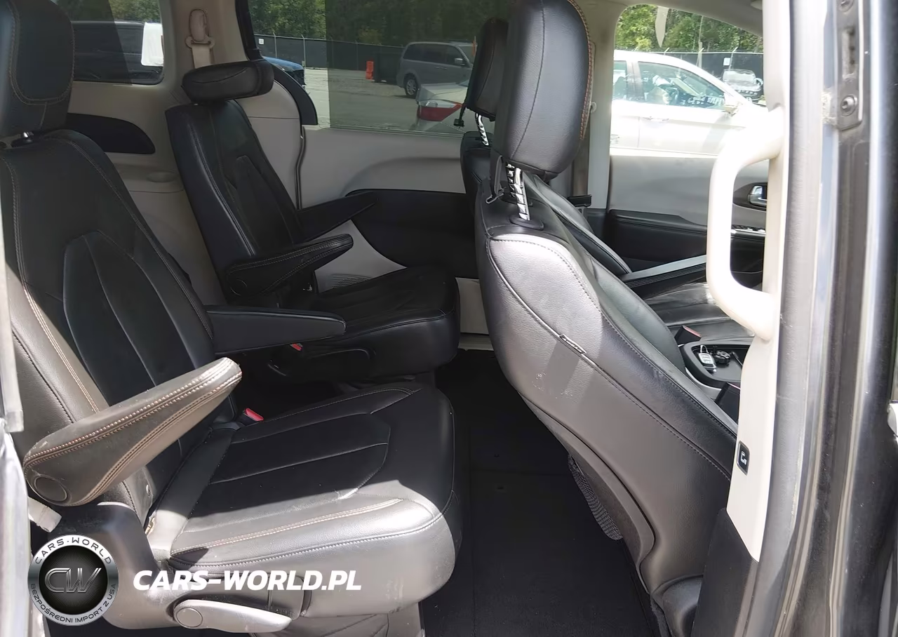2017 Chrysler Pacifica Touring-L VIN:2C4RC1BG5HR506911 - 8