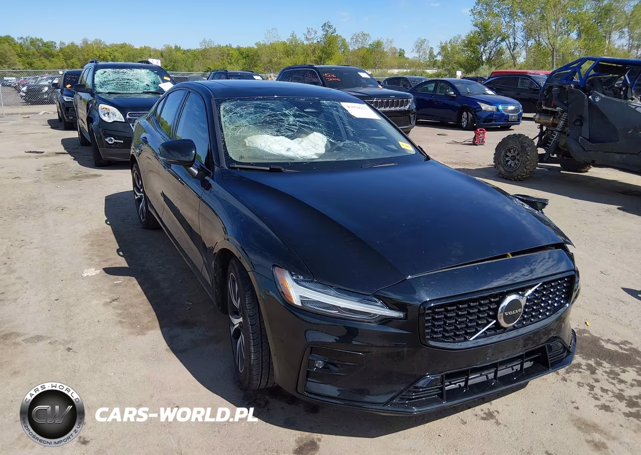 2024 Volvo S60 B5 Core Dark Theme – zdjęcie 1 z 16