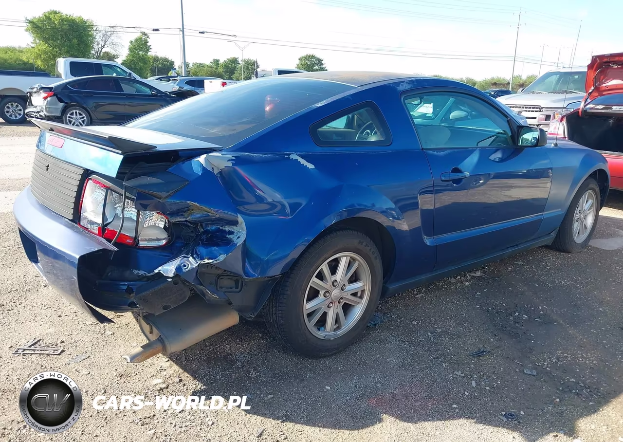 2008 Ford Mustang V6 Deluxe VIN:1ZVHT80N585119839 - 4