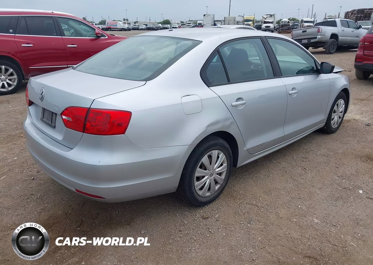 2013 Volkswagen Jetta 2.0L S VIN:3VW2K7AJ9DM352240 - 4