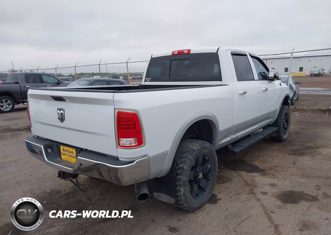 2015 Ram 2500 Laramie VIN:3C6UR5FL2FG603467 - 4